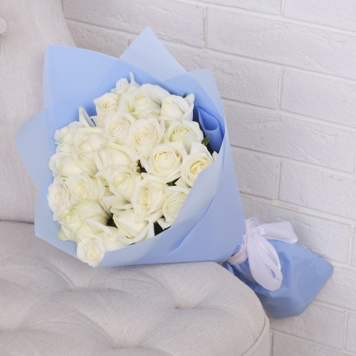 Купить на заказ Букет из 21 белой розы с доставкой в Сарани