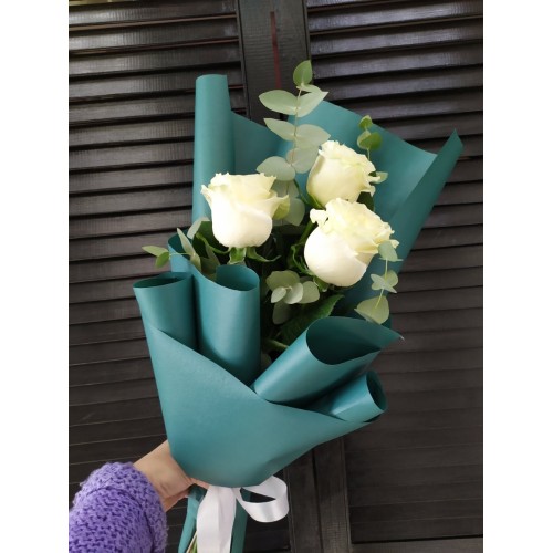 Купить на заказ Букет с белыми розами, 3 шт с доставкой в Сарани