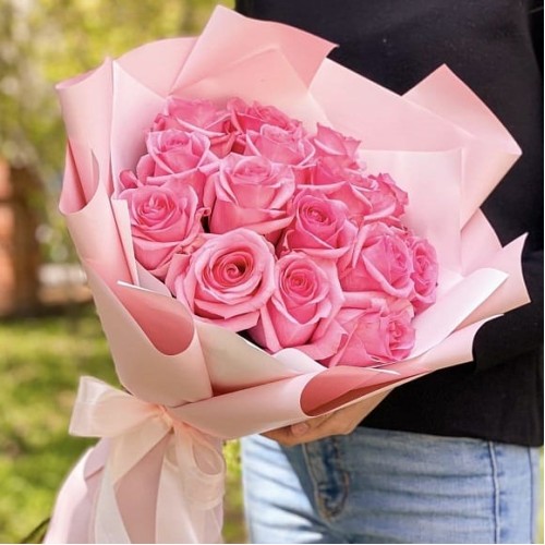 Купить на заказ Букет из 19 розовых роз с доставкой в Сарани