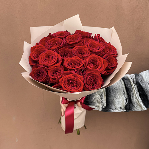 Купить на заказ Букет из 19 красных роз с доставкой в Сарани