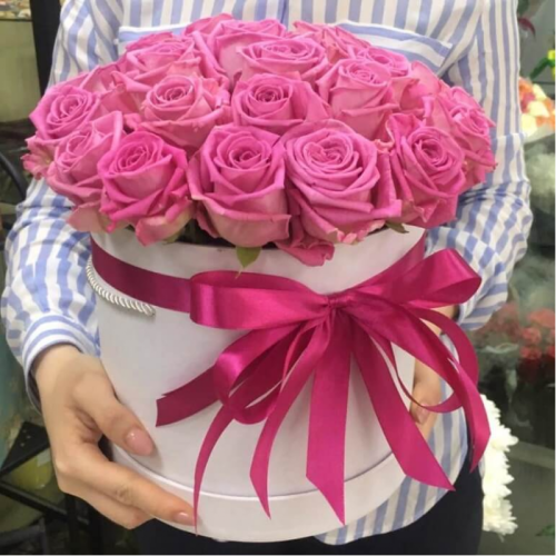 Купить на заказ 25 розовых роз в коробке с доставкой в Сарани