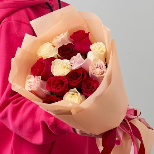 Купить на заказ Микс из 15 роз с доставкой в Сарани