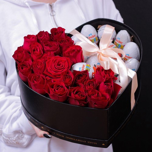Купить на заказ Коробка роз и киндеров с доставкой в Сарани